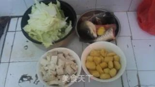 芋头白菜炖鱼头
