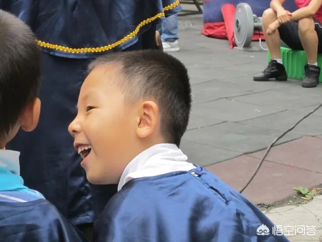 你是怎样纪念自己的青春的？晒老照片还是同学聚会？