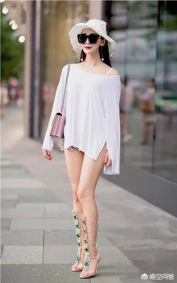 为什么一些现代的女生喜欢露腿？