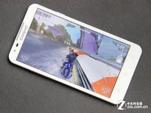 178度广视角尽享畅爽 酷派5950屏幕体验