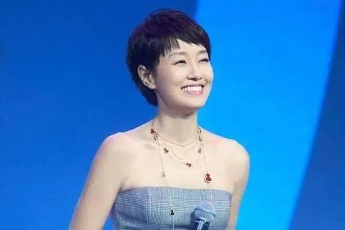 马伊琍与闺蜜素颜出游，马伊琍最近的状态如何？