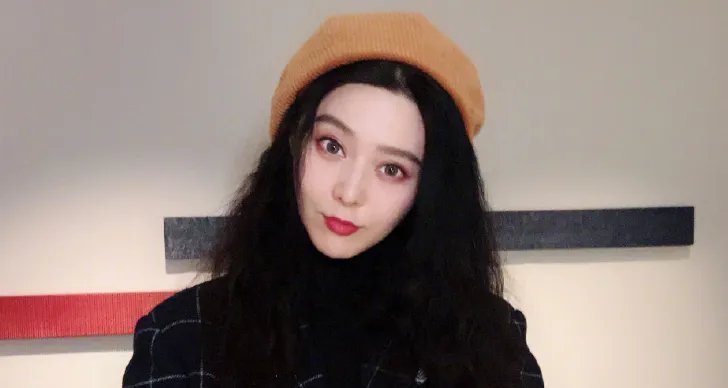 疑范冰冰李晨现身民政局领证，现场照片曝光，真相令人失望，究竟怎么回事？