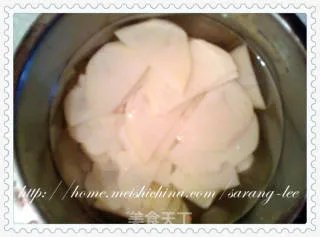 朝鲜美食—酱香浓郁的朝鲜大酱汤 된장국