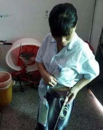 #提问律师天团#女子被撞200元私了，隔天病危住院1月花7万肇事司机该继续承担责任吗？