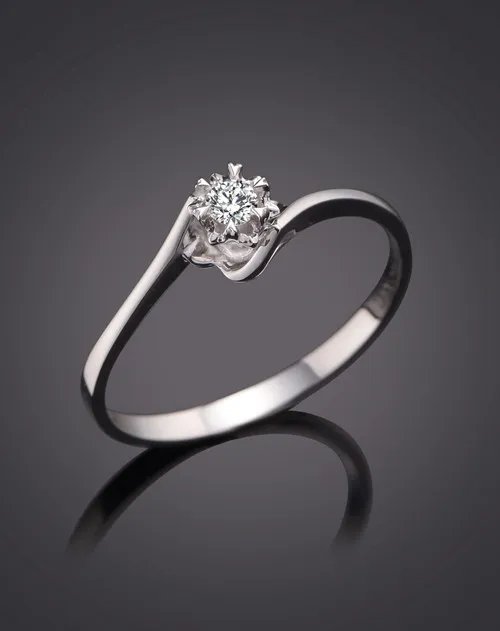 订婚戒指一般多少钱 订婚戒指都有哪些品牌