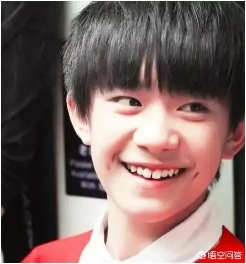 易烊千玺小时候的牙缝为何消失了？