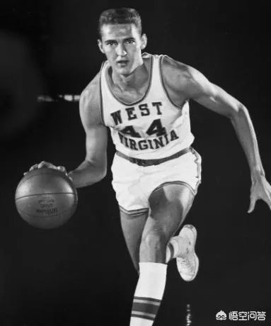 NBA季后赛中拿40+三双有多难呢？历史上完成次数最多的是谁呢？