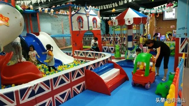 两会代表提出的“取消生育三孩以上处罚”建议，你的观点是什么？