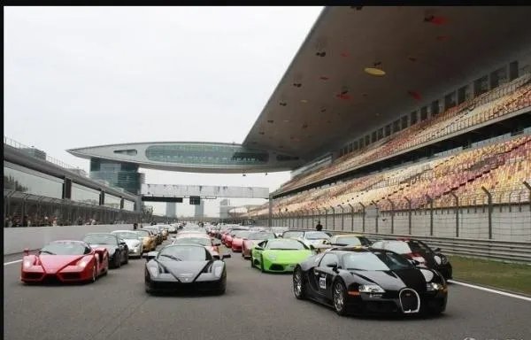 法拉利恩佐跑车的问题。。。恩佐在中国到底有多少人有，只知道郭富城有一辆。。大陆有人有么？？？