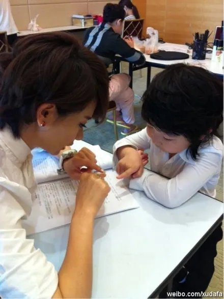 戚薇爱情睡醒了图片，最好和徐正曦在一起的。要很多张，哪位好人能忙我，感激不尽。