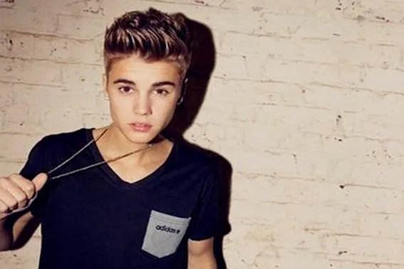 比伯晒与爱妻合照引围观，他的主要作品有哪些？