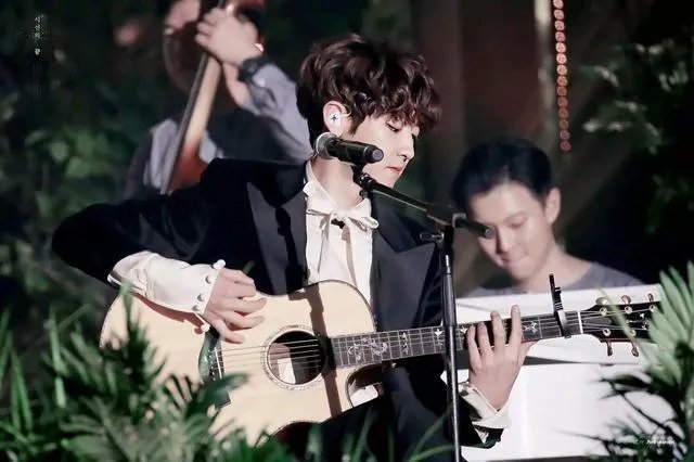 如何评价灿烈在2016sbs歌谣大战的合作曲中的表现？