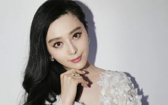 终于瞒不住了，范冰冰与范丞丞的关系曝光，这次不喊弟弟了，喊的是什么？