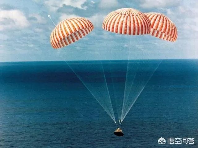 美国SpaceX公司的载人版“龙”飞船成功返回地球，它的组合伞减速技术比单伞难在哪里？