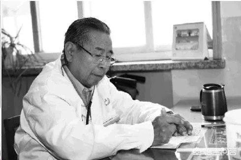 8分钱治感冒的“不打针爷爷”胡皓夫离世了，你怎么评价？