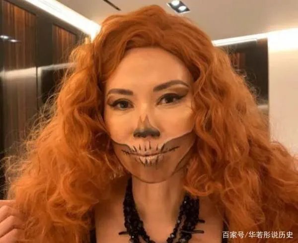 那个离婚分得百亿家产的邓文迪，如今过得怎么样了？