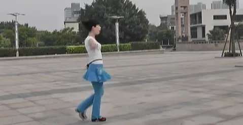 广场舞泉水叮咚响分解动作