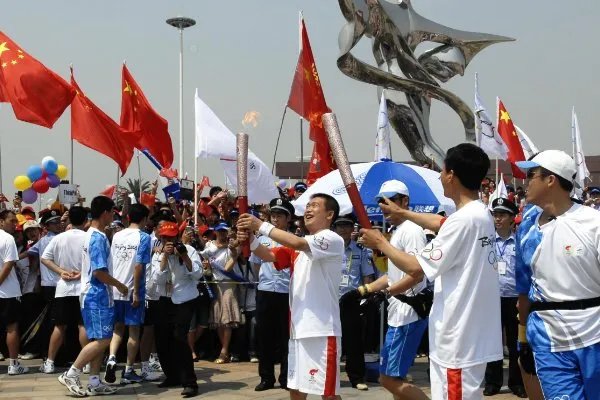 东京奥运火炬传递仪式马上就要到来，传递火炬最早起源于什么时候？