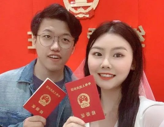 90后同名同姓情侣领证结婚 网友：一定是特别的缘分