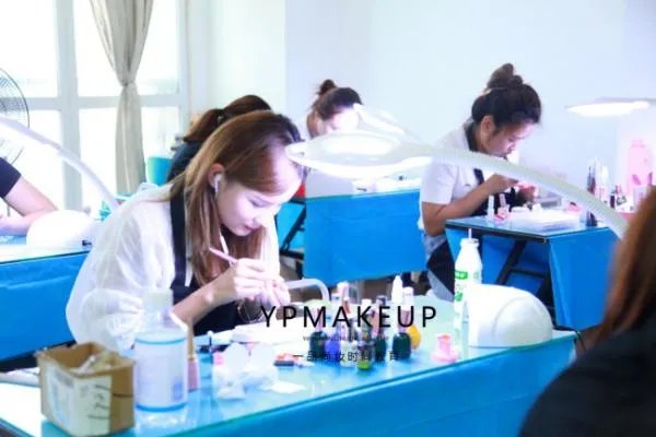 郑州哪个美甲学校教的好？