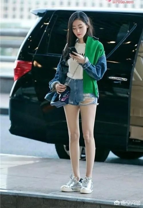 为什么一些现代的女生喜欢露腿？