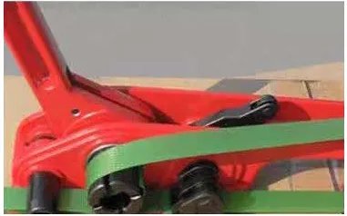 手动打包机用塑钢打包带打包货物流程详解