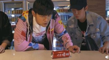 谁能来解密一下周杰伦3月21日在综艺《周游记》里面的魔术吗？