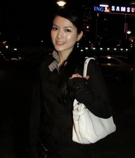 谢天华苟芸慧被指于街头车震 女方哭诉只是拍戏向媒体求饶