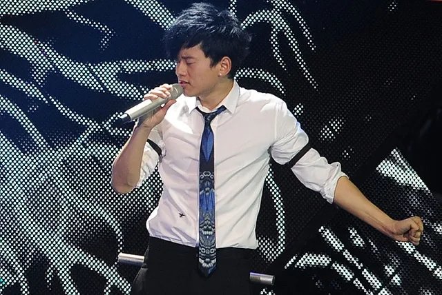 民间夫妇张杰赵丽颖结婚，盘点：你还见过哪些姓名乌龙？