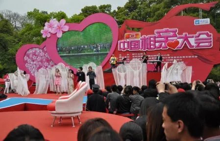 英国一女子为什么2年相亲77次？