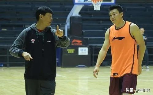 李根因伤缺战上海男篮比赛，被主教练李秋平所指责，对此你怎么看？