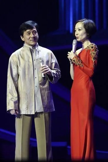 为什么鲁豫主持节目那么大争议，怎么总是活跃在主持人界内？