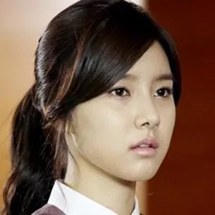 金素恩现在整容了吧，我看到秘密天使里的她的鼻子跟之前比变了好多啊，是不是整容了？？？