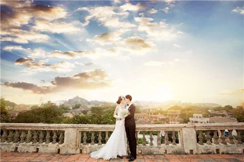 厦门婚纱摄影店排名     厦门拍婚纱照一般多少钱