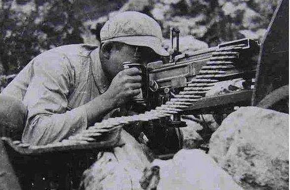 纪录片《为了和平》的上线，有哪一瞬间让你为祖国激动得热泪盈眶？