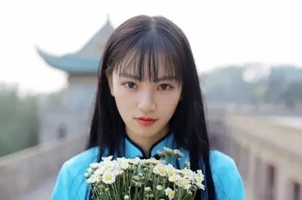 武汉美女众多，武汉大学的校花中你最喜欢哪一个呢？