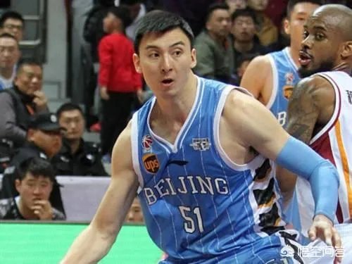 吉喆对麦迪摇手指