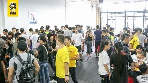 瑜伽教练培训学校说一个月就能做教练，可信吗？