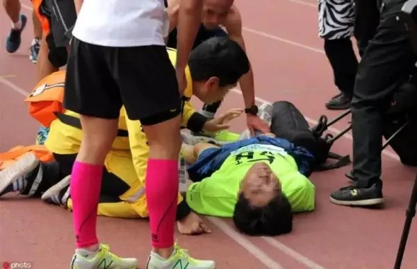 大一新生入学仅3天猝死，学校为何只愿意出15万的补偿金？