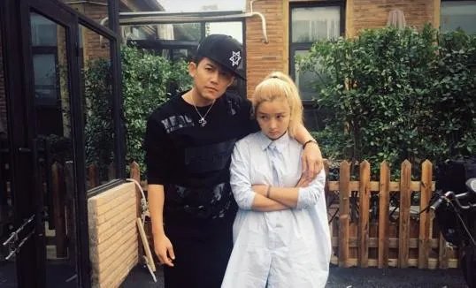 何洁在娱乐圈的地位如何？