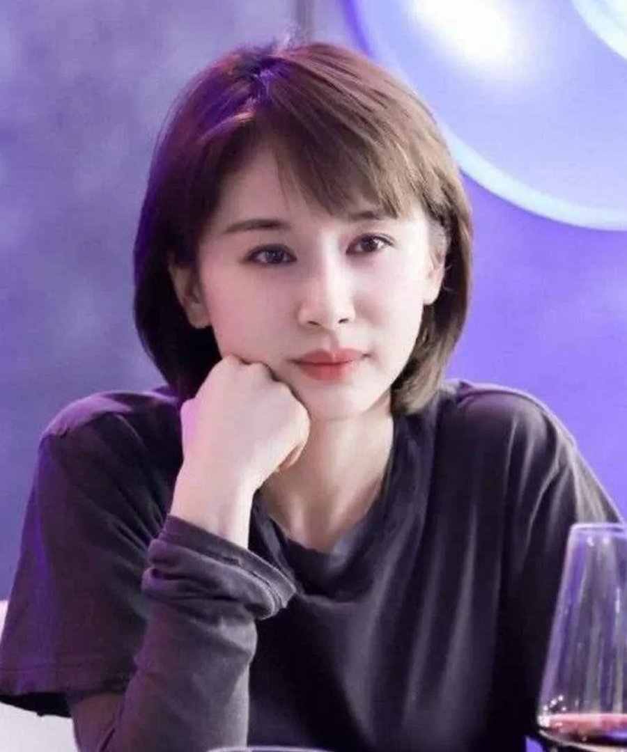 导演回应助理跪地为王子文穿鞋，回应的内容是什么？