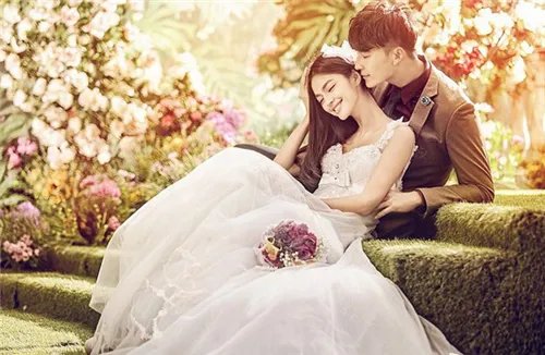 厦门婚纱摄影店排名     厦门拍婚纱照一般多少钱