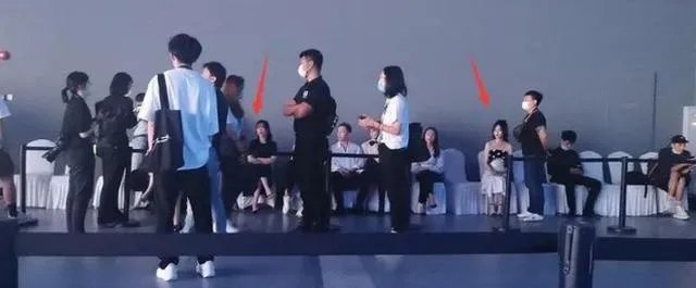 太唏嘘！杨幂唐嫣同框形同陌路，这是什么原因呢？