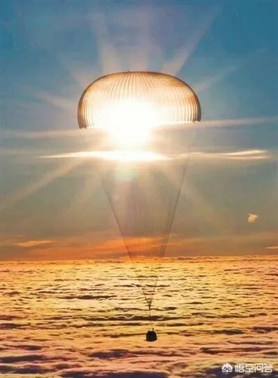 美国SpaceX公司的载人版“龙”飞船成功返回地球，它的组合伞减速技术比单伞难在哪里？
