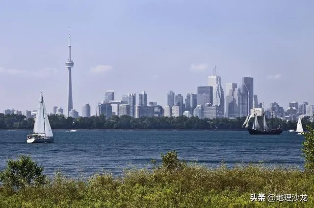 加拿大是一个什么类型的国家，为什么感觉在新闻上经常看不到？