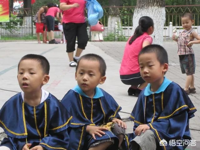 你是怎样纪念自己的青春的？晒老照片还是同学聚会？