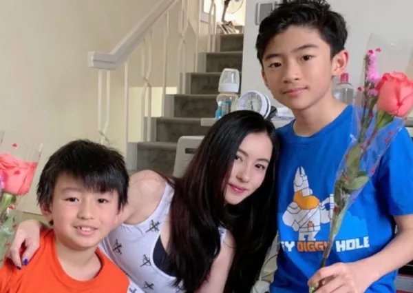 张柏芝晒合照为大儿子庆生，Lucas身上有谢霆锋的影子吗？