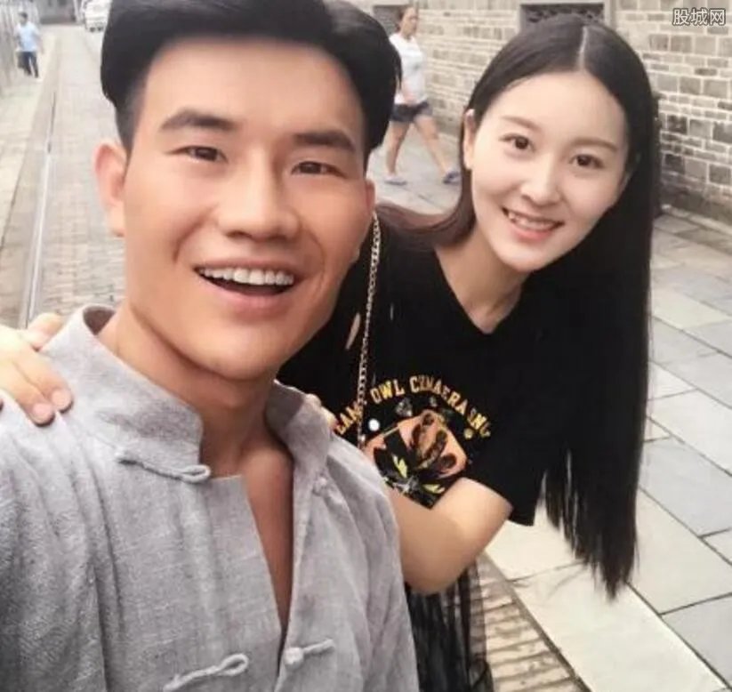 谢孟伟的老婆叫什么 网友称嘎子哥真的长大了