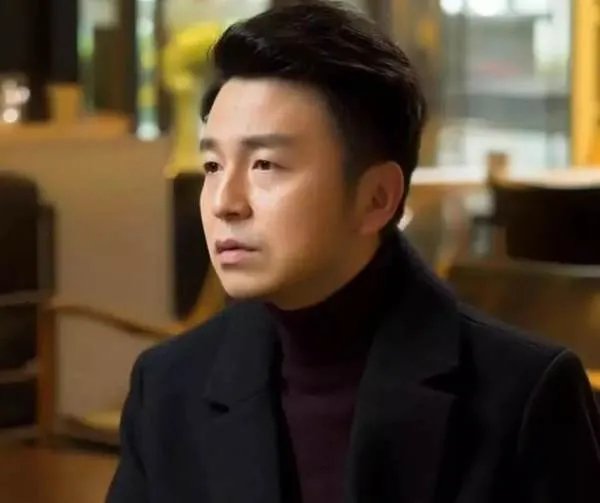 雷佳音被认成郭京飞，这两兄弟长得真有这么像？