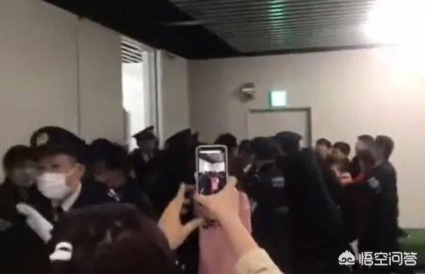 近日一男子在高铁报警投诉“说高铁超载超速,威胁生命安全!”这件事你们怎么看呢?